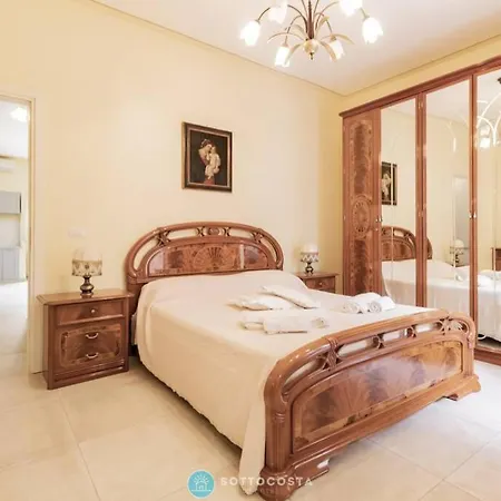 Apartman Helm Flat - *
